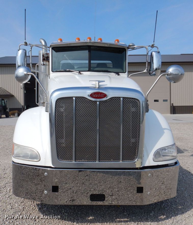 image for item KW9519 2011 Peterbilt 386  semi truck