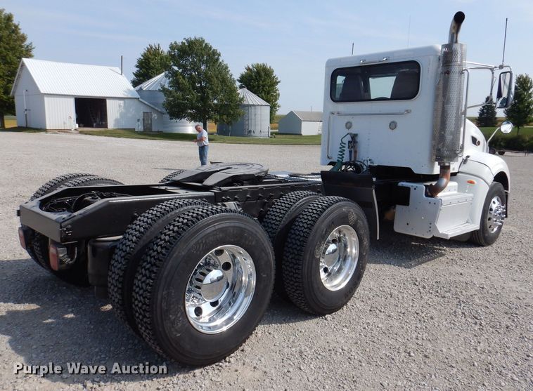 image for item KW9519 2011 Peterbilt 386  semi truck
