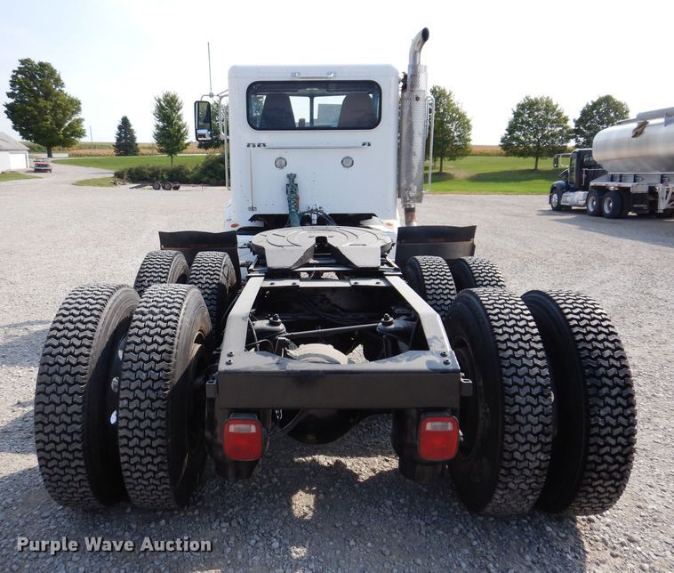 image for item KW9519 2011 Peterbilt 386  semi truck