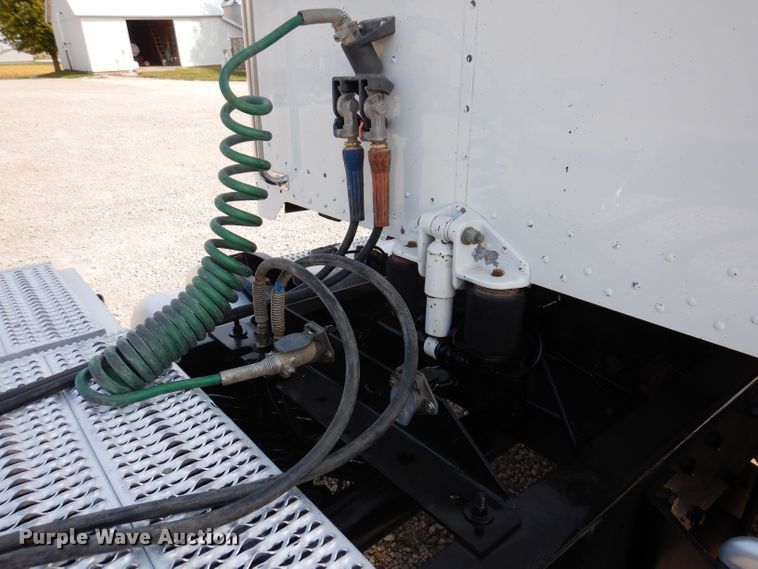 image for item KW9519 2011 Peterbilt 386  semi truck