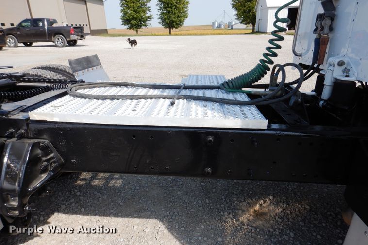 image for item KW9519 2011 Peterbilt 386  semi truck