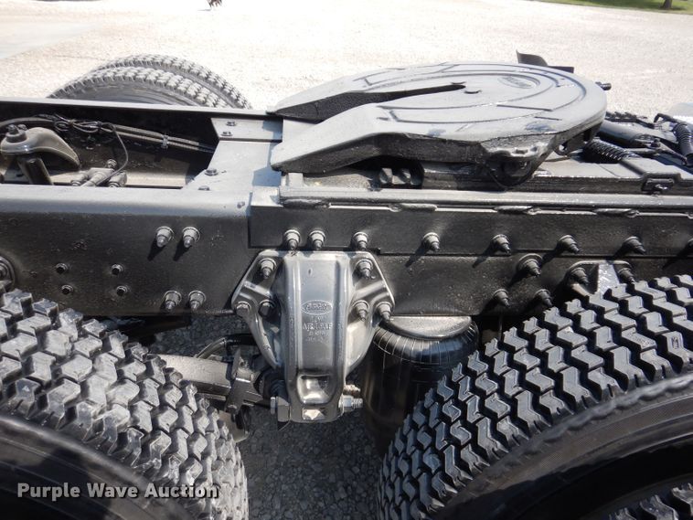 image for item KW9519 2011 Peterbilt 386  semi truck