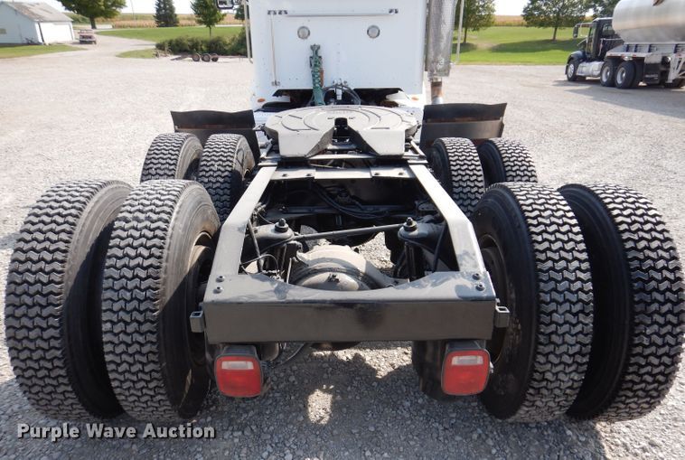 image for item KW9519 2011 Peterbilt 386  semi truck