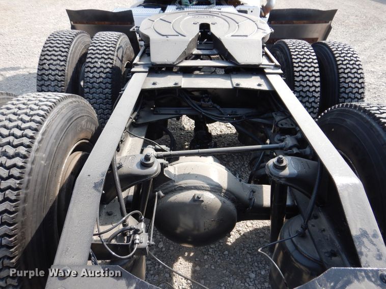 image for item KW9519 2011 Peterbilt 386  semi truck