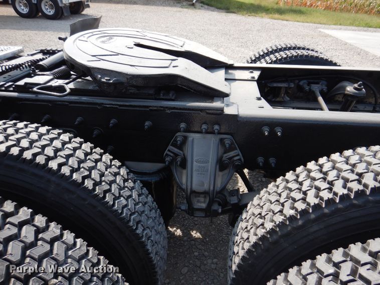 image for item KW9519 2011 Peterbilt 386  semi truck