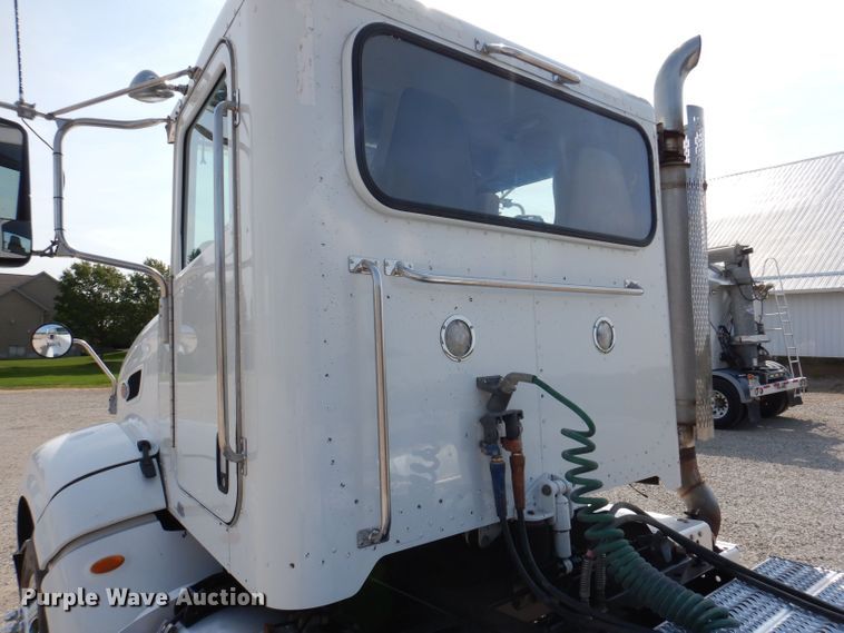 image for item KW9519 2011 Peterbilt 386  semi truck