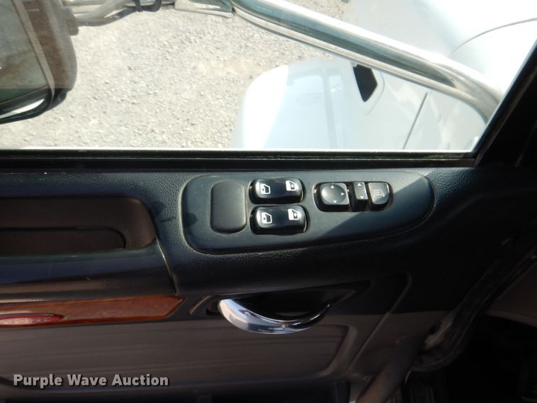 image for item KW9519 2011 Peterbilt 386  semi truck