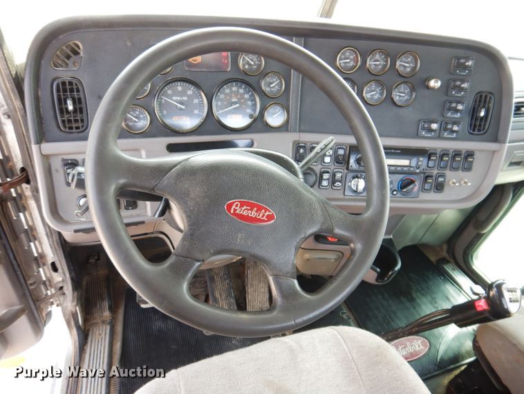 image for item KW9519 2011 Peterbilt 386  semi truck