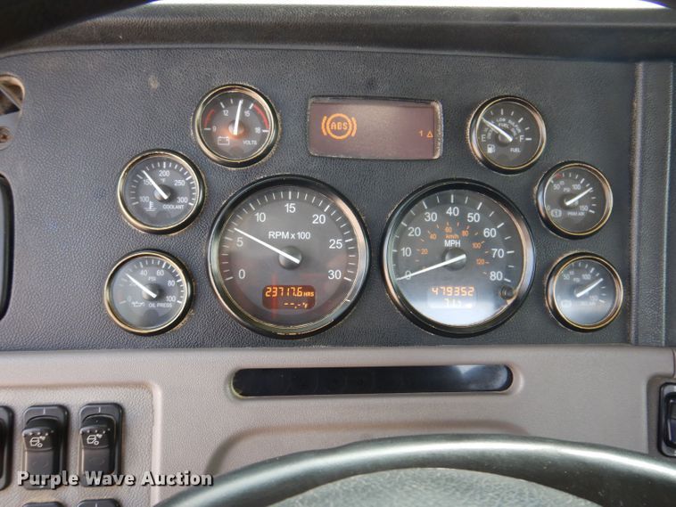 image for item KW9519 2011 Peterbilt 386  semi truck