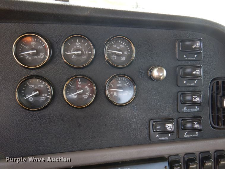 image for item KW9519 2011 Peterbilt 386  semi truck