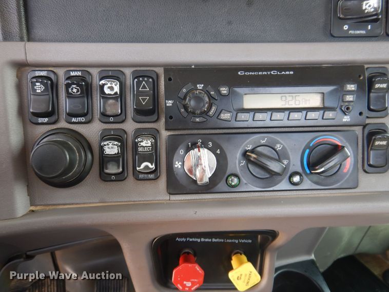 image for item KW9519 2011 Peterbilt 386  semi truck