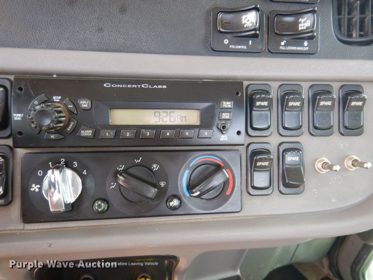 image for item KW9519 2011 Peterbilt 386  semi truck