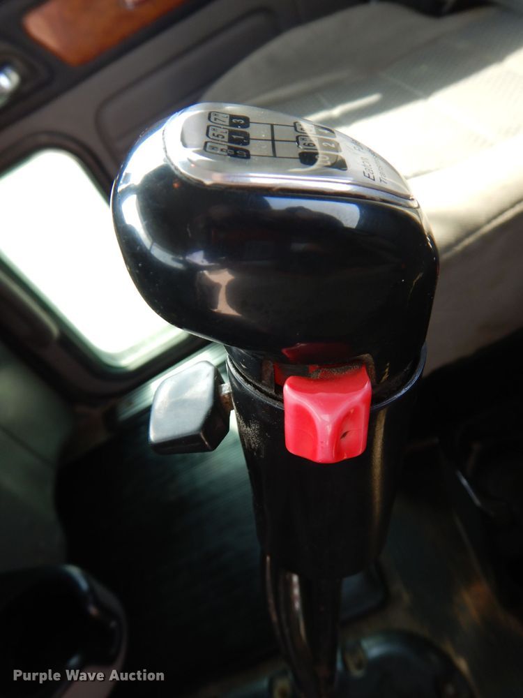 image for item KW9519 2011 Peterbilt 386  semi truck