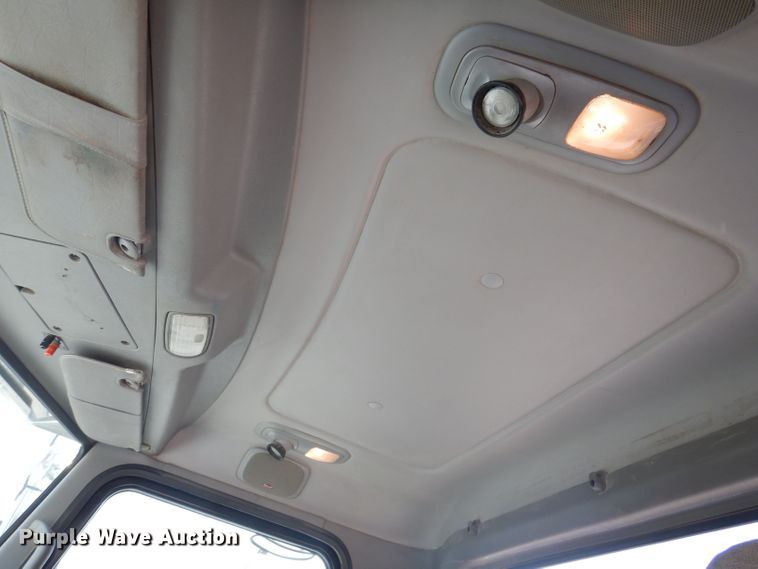 image for item KW9519 2011 Peterbilt 386  semi truck