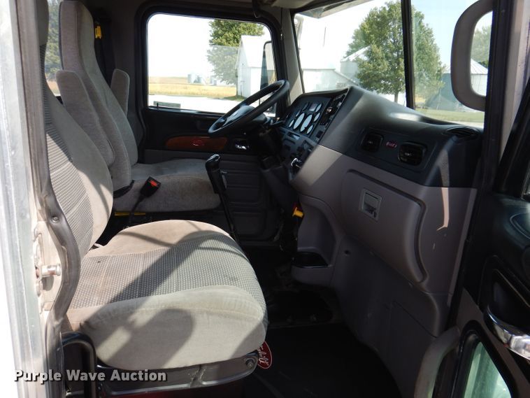 image for item KW9519 2011 Peterbilt 386  semi truck