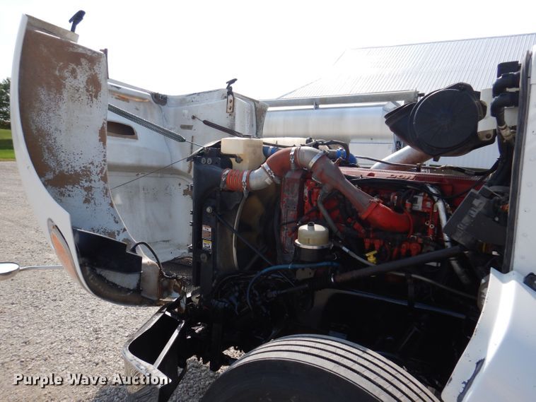 image for item KW9519 2011 Peterbilt 386  semi truck