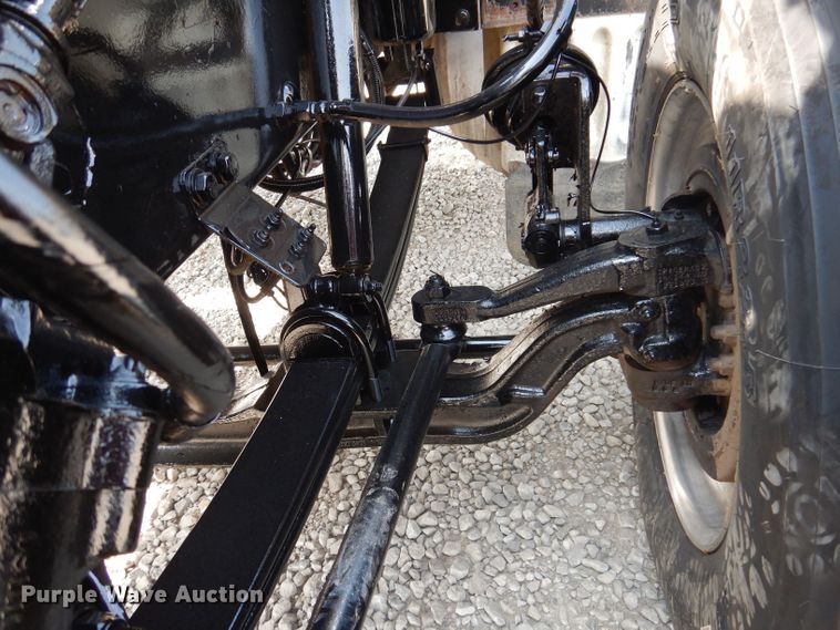 image for item KW9519 2011 Peterbilt 386  semi truck