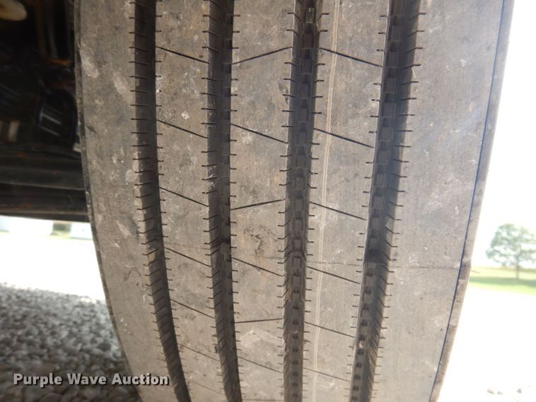 image for item KW9519 2011 Peterbilt 386  semi truck