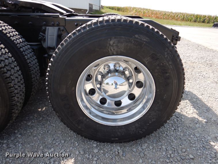 image for item KW9519 2011 Peterbilt 386  semi truck