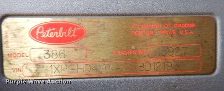 image for item KW9519 2011 Peterbilt 386  semi truck