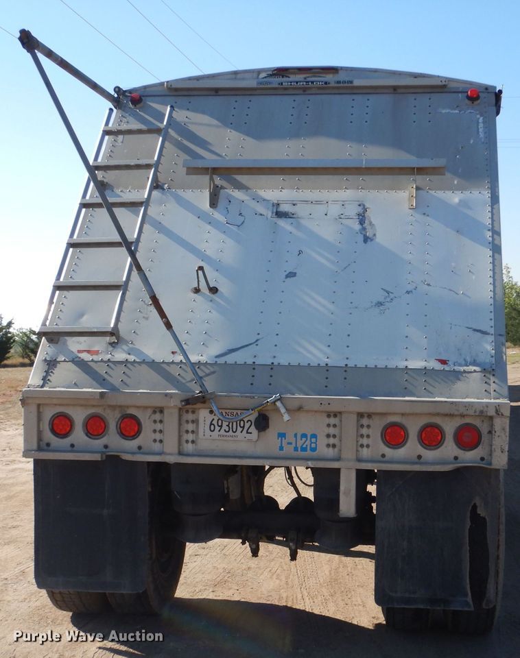 image for item LB9973 2006 Cornhusker 800 ALSSR-6805-5623  grain trailer