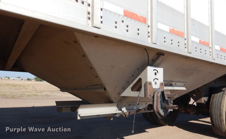 image for item LB9973 2006 Cornhusker 800 ALSSR-6805-5623  grain trailer