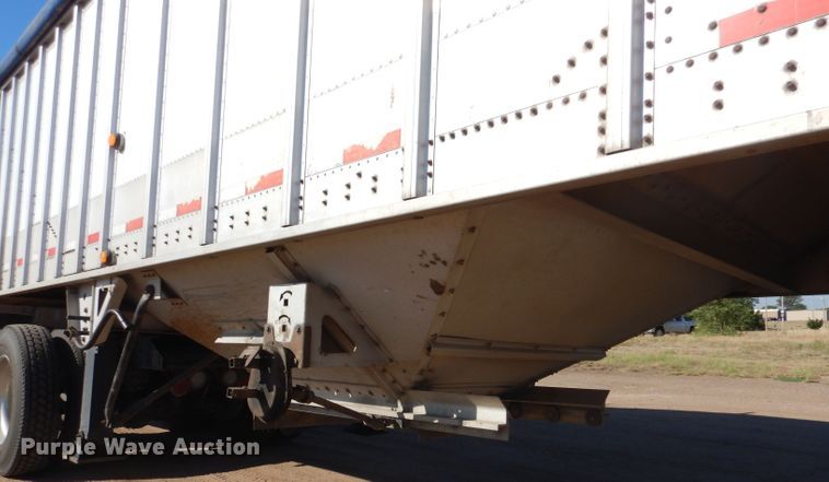 image for item LB9973 2006 Cornhusker 800 ALSSR-6805-5623  grain trailer