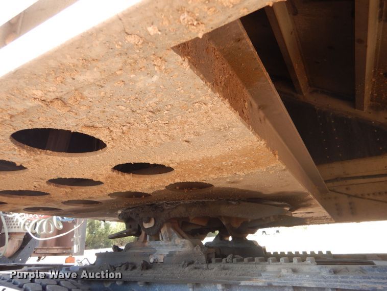 image for item LB9973 2006 Cornhusker 800 ALSSR-6805-5623  grain trailer