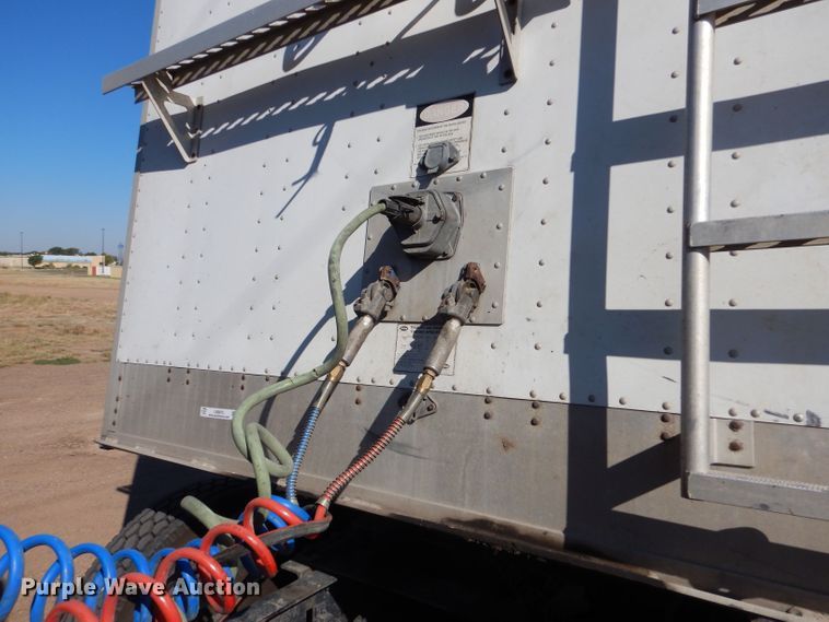 image for item LB9973 2006 Cornhusker 800 ALSSR-6805-5623  grain trailer