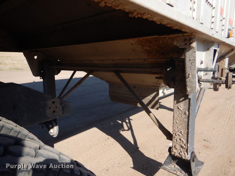 image for item LB9973 2006 Cornhusker 800 ALSSR-6805-5623  grain trailer