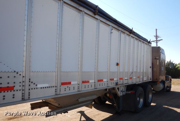 image for item LB9973 2006 Cornhusker 800 ALSSR-6805-5623  grain trailer