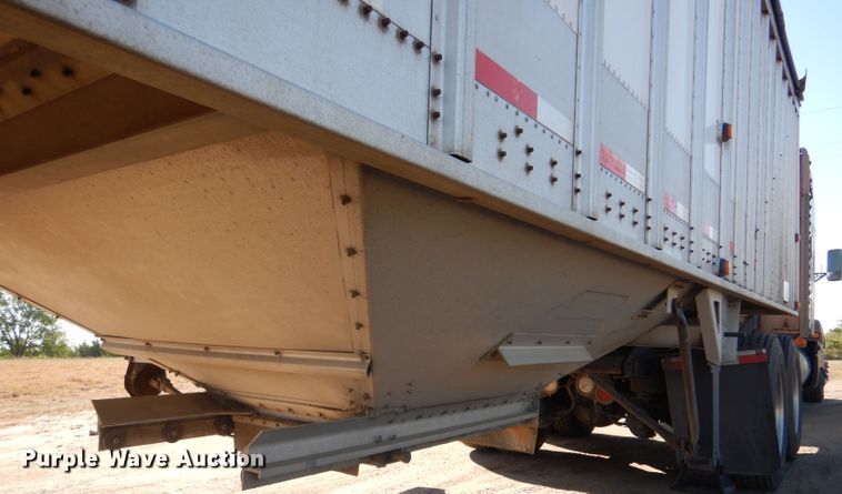 image for item LB9973 2006 Cornhusker 800 ALSSR-6805-5623  grain trailer