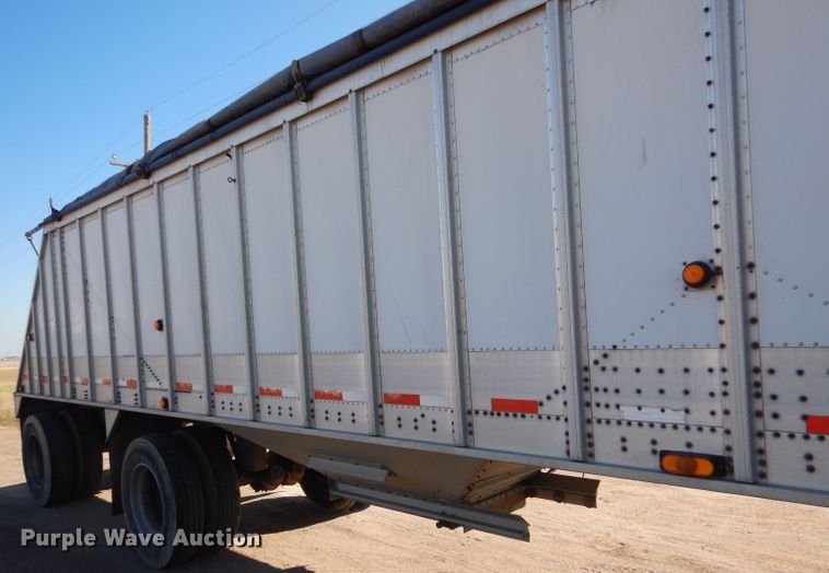 image for item LB9973 2006 Cornhusker 800 ALSSR-6805-5623  grain trailer