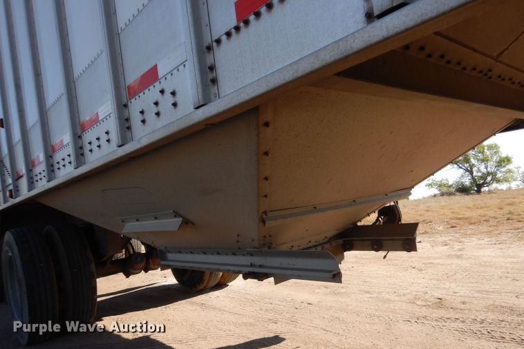 image for item LB9973 2006 Cornhusker 800 ALSSR-6805-5623  grain trailer