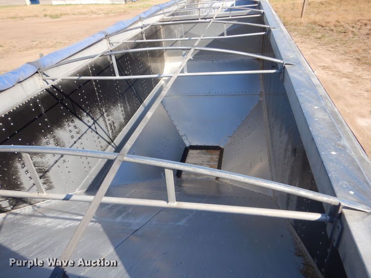 image for item LB9973 2006 Cornhusker 800 ALSSR-6805-5623  grain trailer