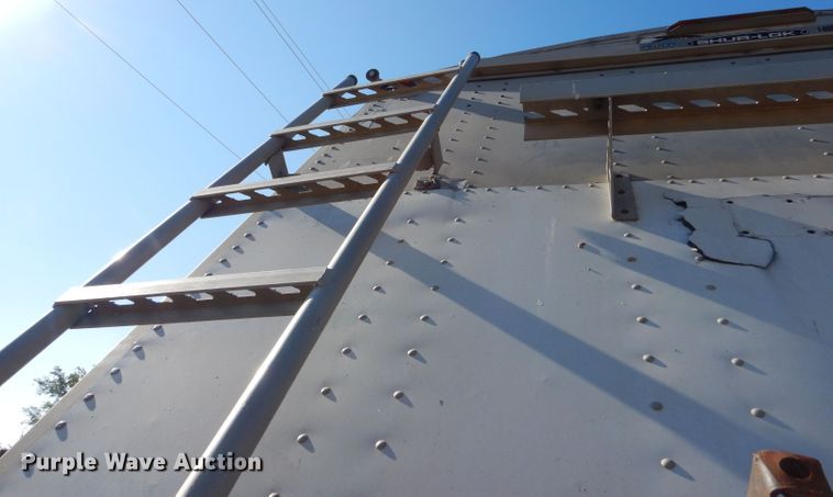 image for item LB9973 2006 Cornhusker 800 ALSSR-6805-5623  grain trailer