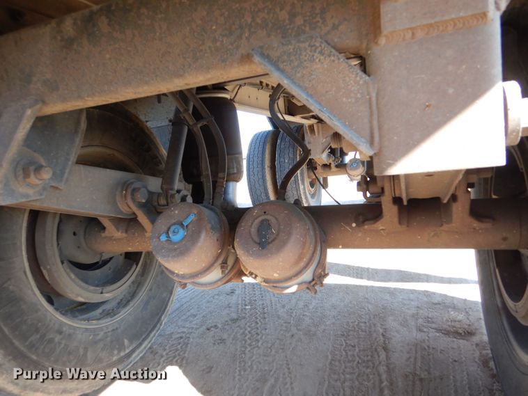 image for item LB9973 2006 Cornhusker 800 ALSSR-6805-5623  grain trailer