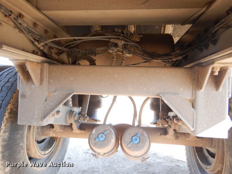 image for item LB9973 2006 Cornhusker 800 ALSSR-6805-5623  grain trailer