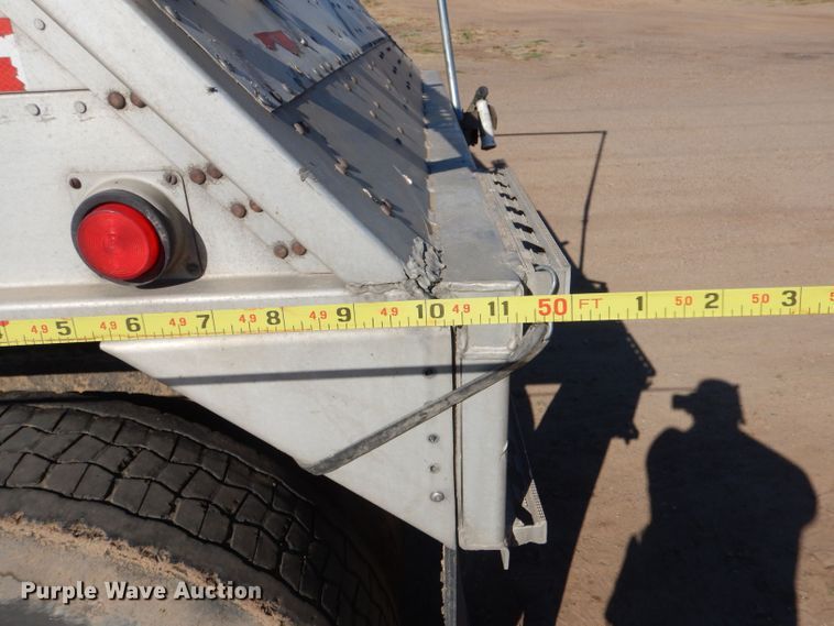 image for item LB9973 2006 Cornhusker 800 ALSSR-6805-5623  grain trailer