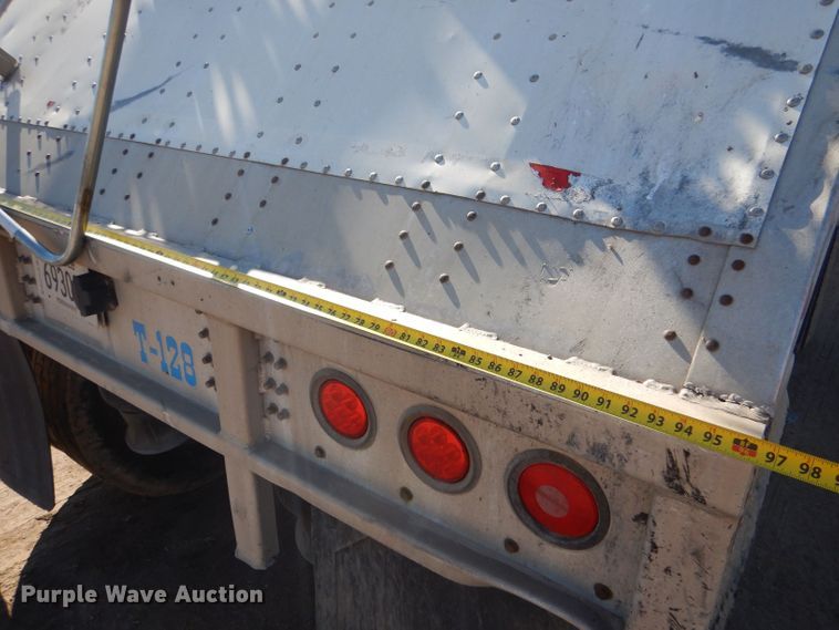 image for item LB9973 2006 Cornhusker 800 ALSSR-6805-5623  grain trailer