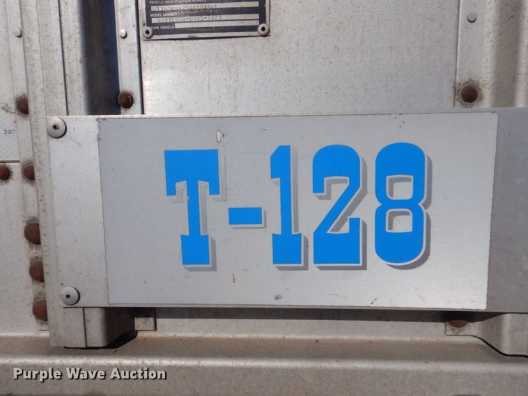 image for item LB9973 2006 Cornhusker 800 ALSSR-6805-5623  grain trailer