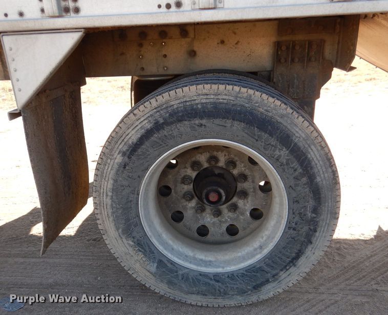 image for item LB9973 2006 Cornhusker 800 ALSSR-6805-5623  grain trailer