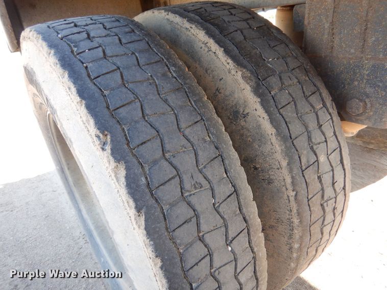 image for item LB9973 2006 Cornhusker 800 ALSSR-6805-5623  grain trailer