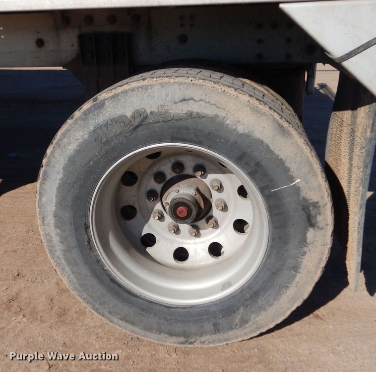 image for item LB9973 2006 Cornhusker 800 ALSSR-6805-5623  grain trailer