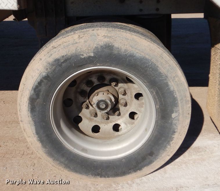 image for item LB9973 2006 Cornhusker 800 ALSSR-6805-5623  grain trailer