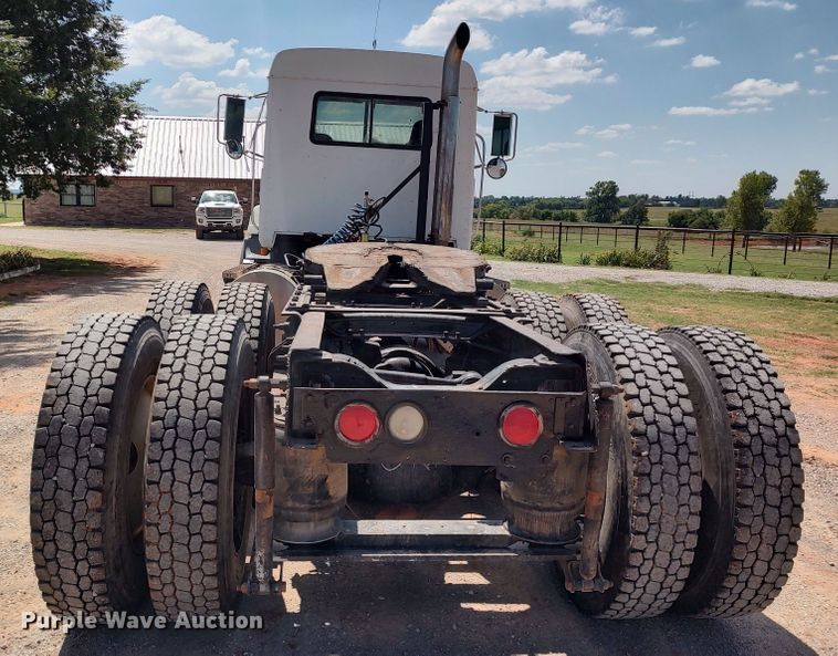 image for item LK9232 2000 Mack CH613  semi truck