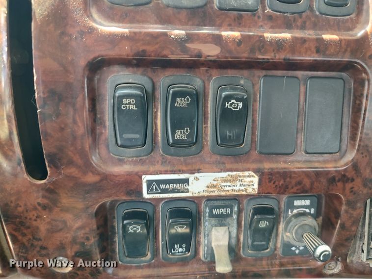 image for item LK9232 2000 Mack CH613  semi truck