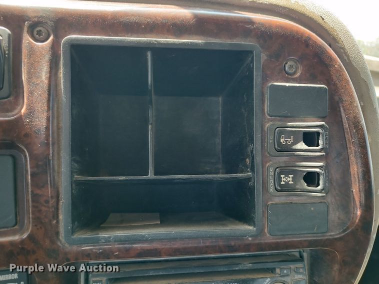 image for item LK9232 2000 Mack CH613  semi truck