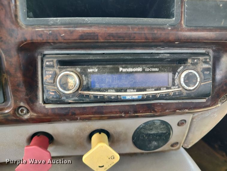 image for item LK9232 2000 Mack CH613  semi truck