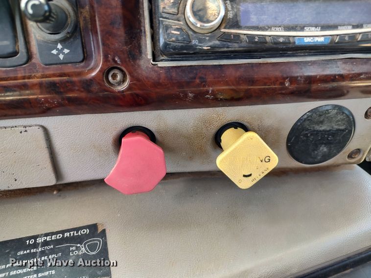 image for item LK9232 2000 Mack CH613  semi truck